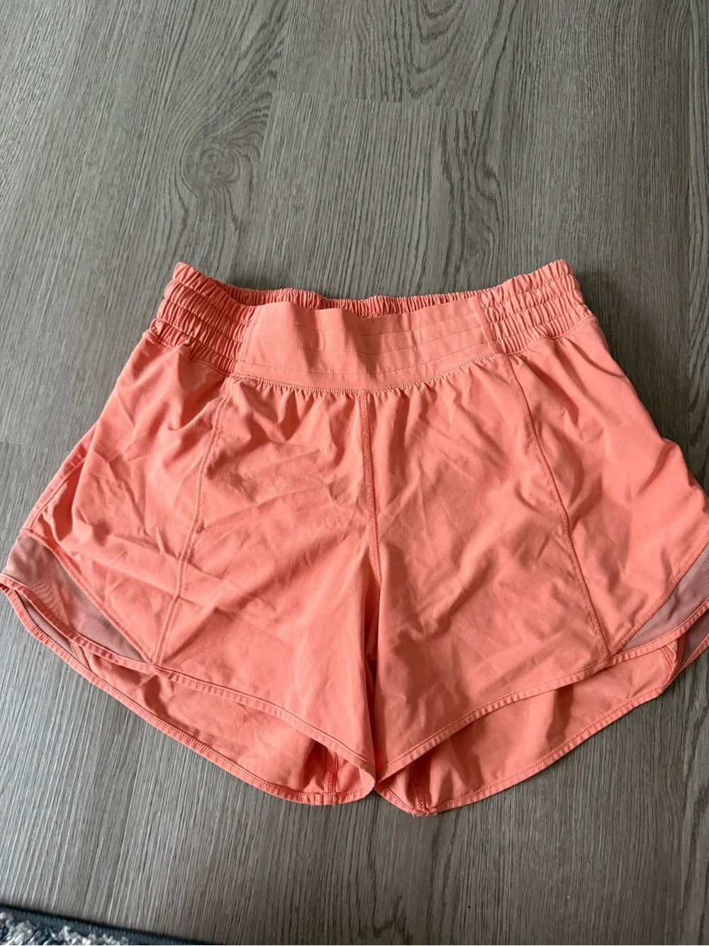lululemon athletica orange hotty hot 2.5” shorts